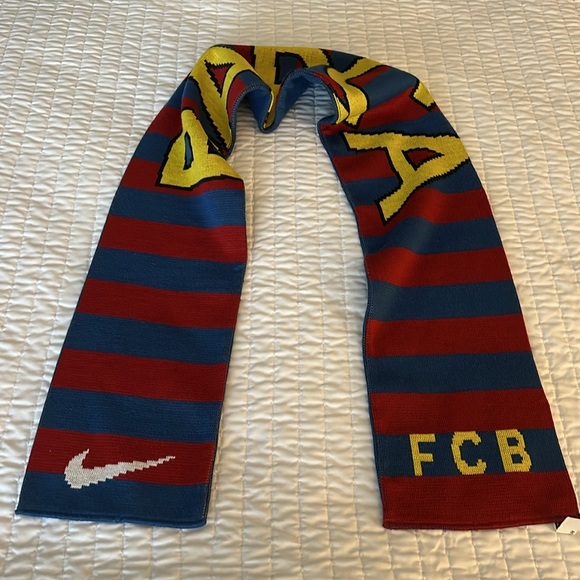 Nike Barcelona Soccer Scarf - Picture 2 of 6